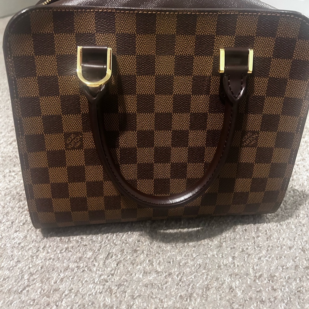 Authentic Medium size hand bag , new !